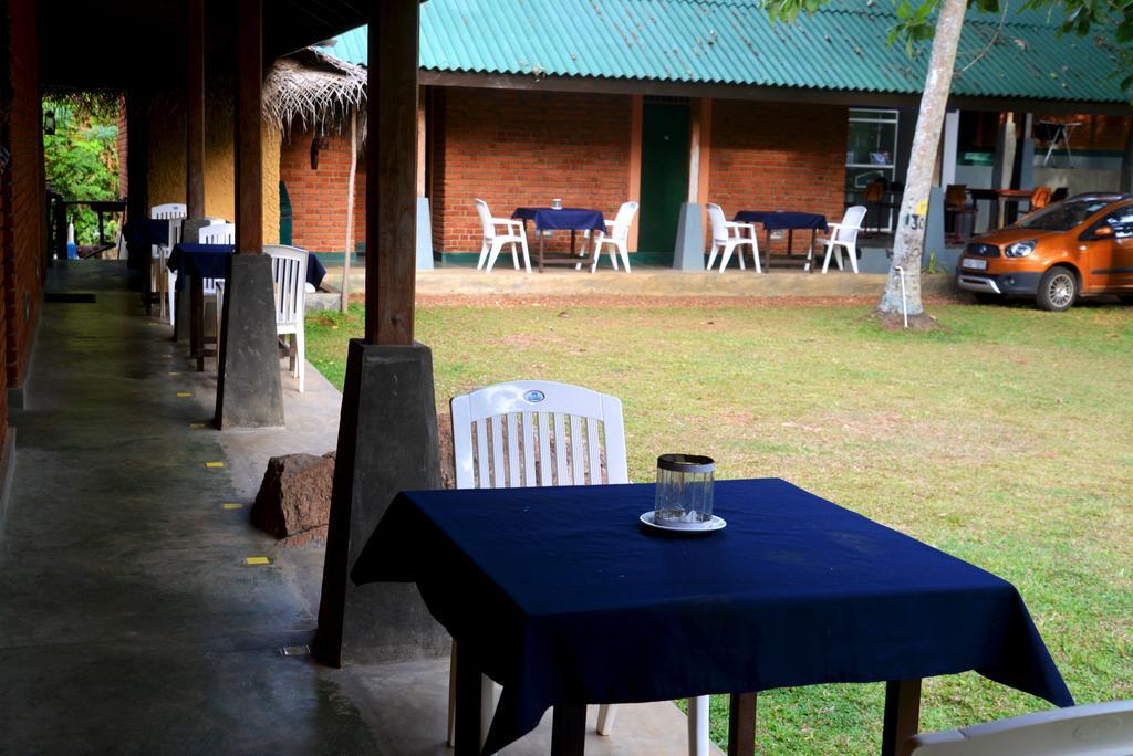 Jungle Beach Hostel Унаватуна Экстерьер фото