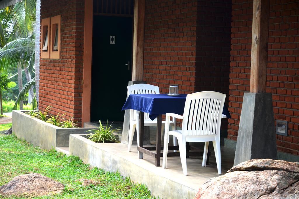 Jungle Beach Hostel Унаватуна Экстерьер фото