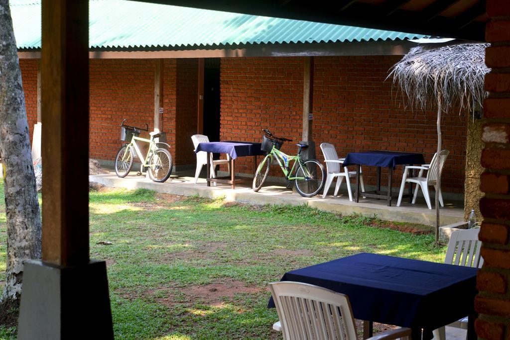 Jungle Beach Hostel Унаватуна Экстерьер фото